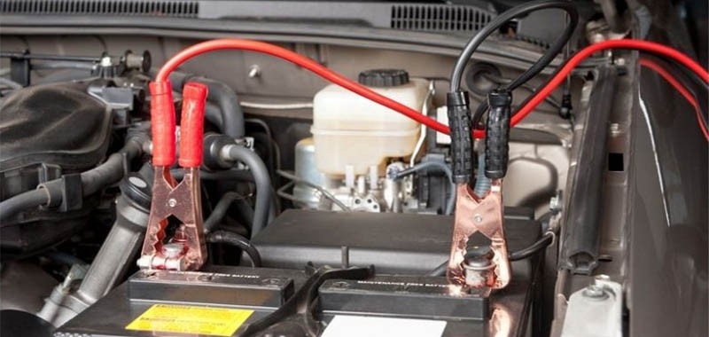 Jak wyprowadzić auto z poślizgu?